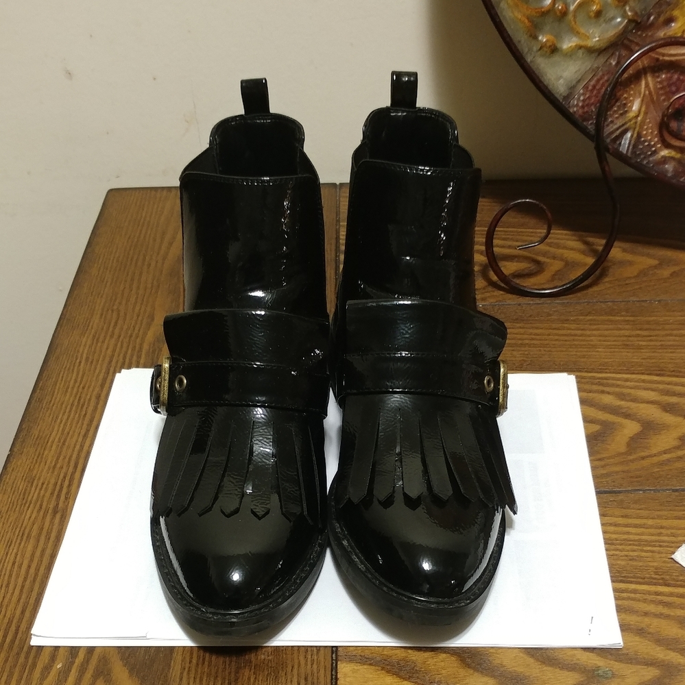 Patent boots